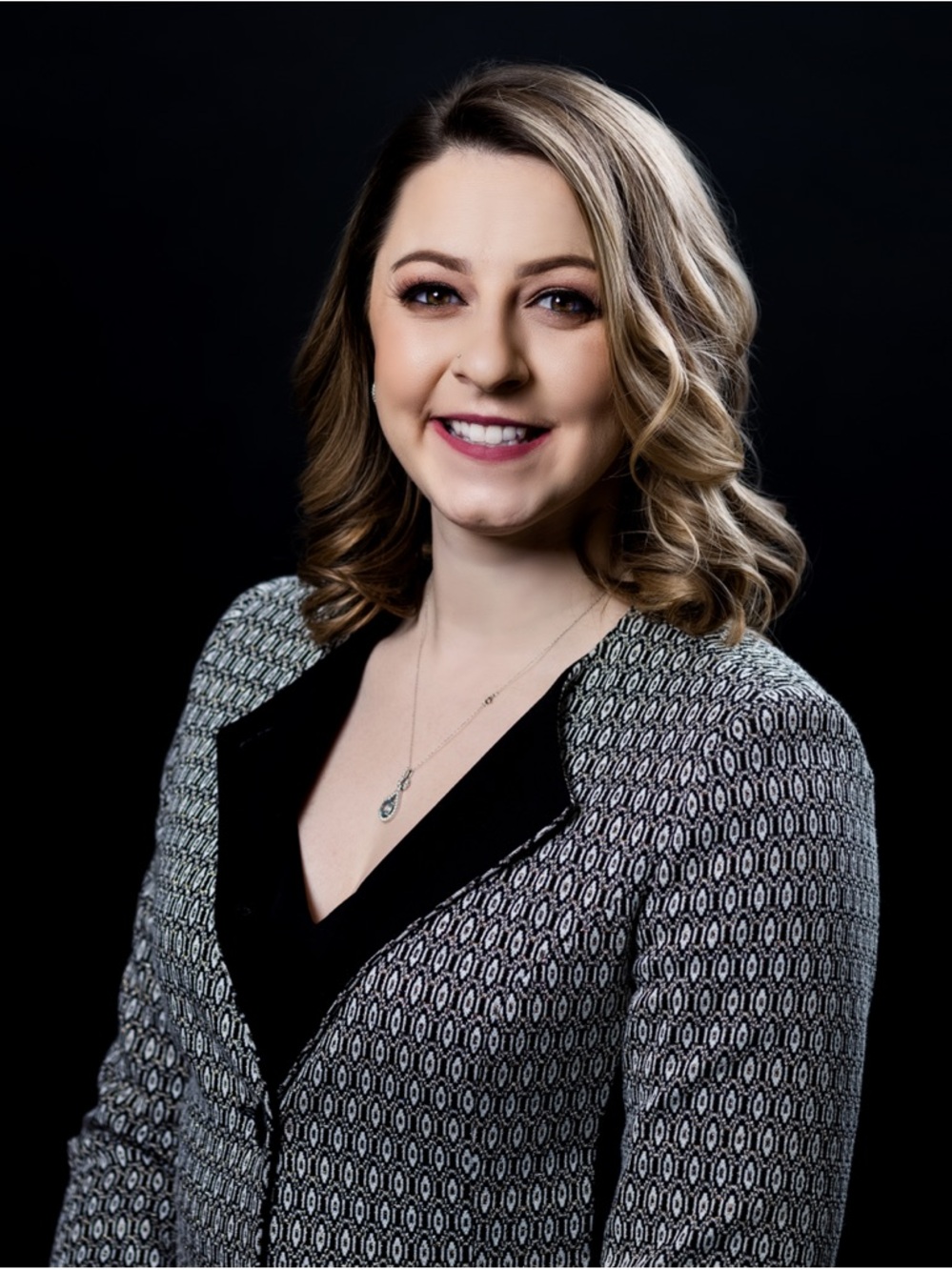 Meet your Posher, Lora